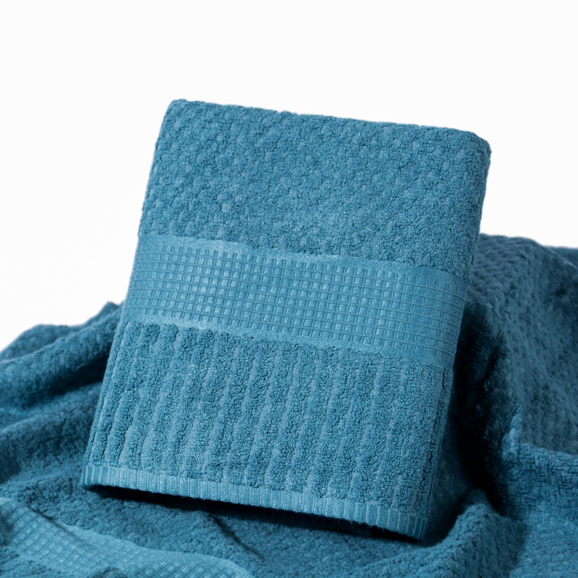 Mush teal bath towel - Elegant addition to decor